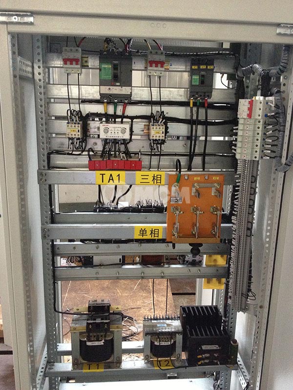 電柜內(nèi)部